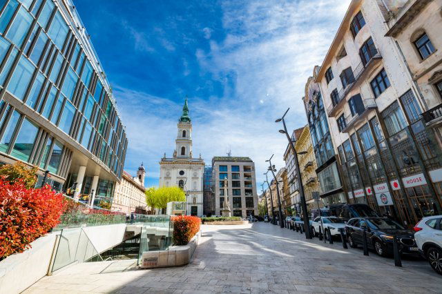 Eladó téglalakás, Budapesten, V. kerületben, Szervita téren