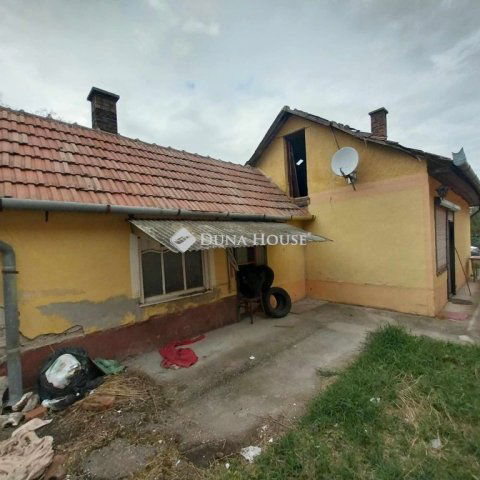 Eladó családi ház, Törtelen 10 M Ft, 2 szobás