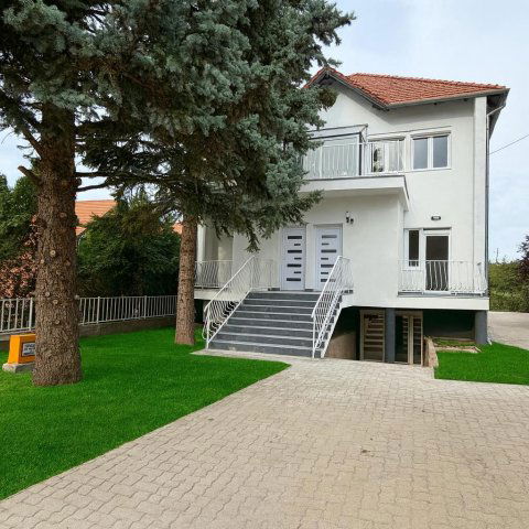 Eladó családi ház, Székesfehérvárott 85.9 M Ft, 4 szobás