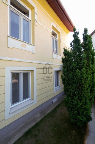 Eladó családi ház, Pécsett 144 M Ft, 4 szobás
