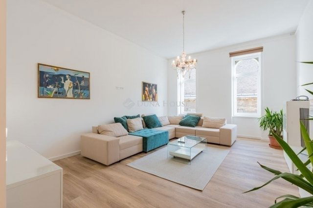 Eladó téglalakás, Budapesten, VI. kerületben 145 M Ft, 3 szobás