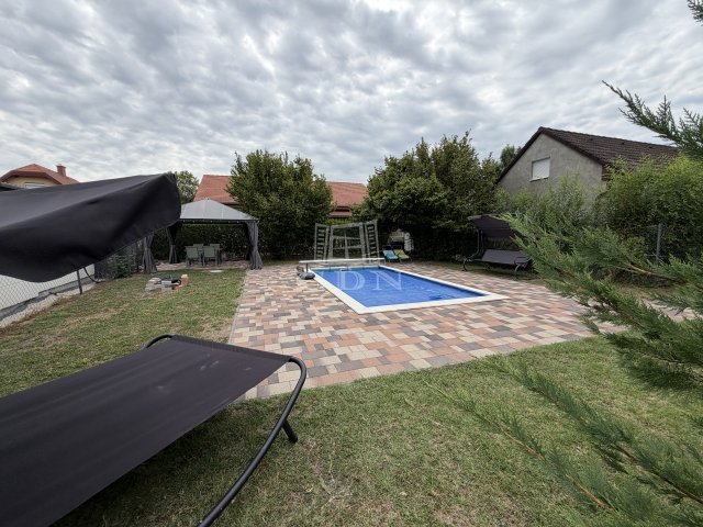 Eladó téglalakás, Balatonmáriafürdőn 89.9 M Ft, 3 szobás