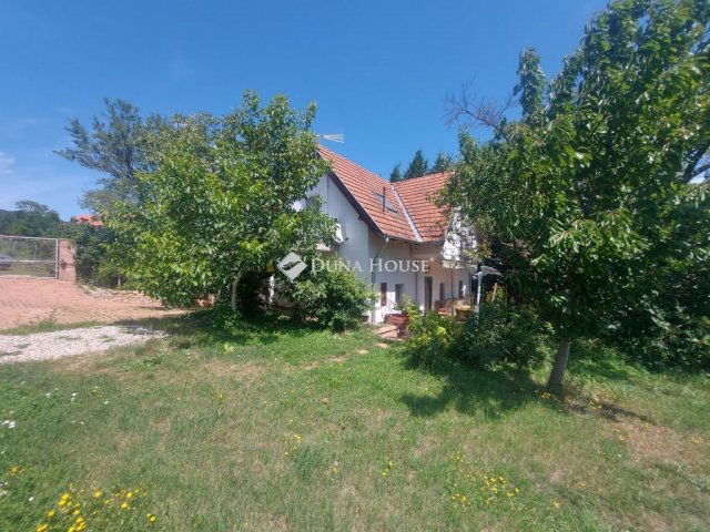 Eladó nyaraló, Csopakon 120 M Ft, 4 szobás / költözzbe.hu