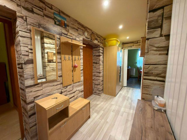 Eladó téglalakás, Komlón, Alkotmány utcában 43 M Ft