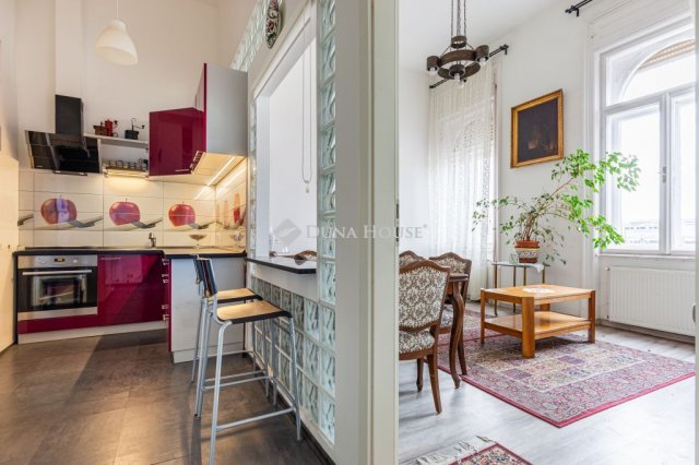 Eladó téglalakás, Budapesten, VI. kerületben, Podmaniczky utcában