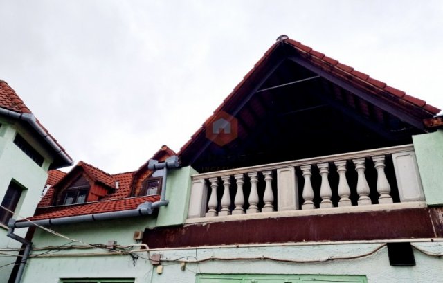 Eladó családi ház, Pécsett 64.9 M Ft, 5 szobás