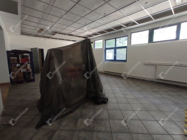 Kiadó ipari ingatlan, Komáromban 2000 E Ft / hó