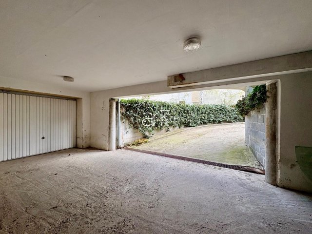 Eladó garázs, Szegeden, Szabad sajtó utcában 11.9 M Ft