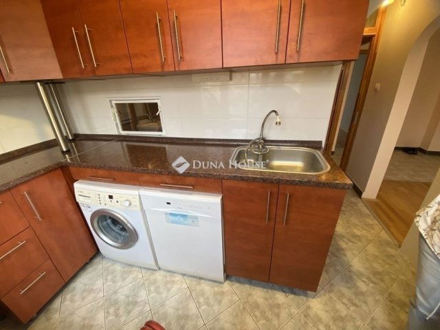 Eladó panellakás, Szegeden 72 M Ft, 3 szobás