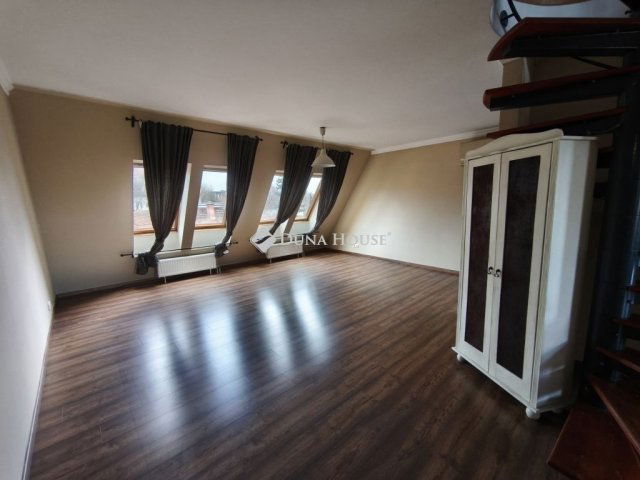 Eladó téglalakás, Kecskeméten 82 M Ft, 2+1 szobás