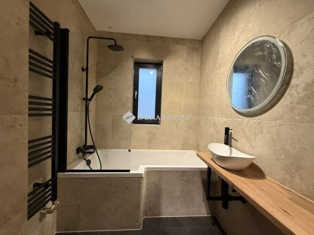 Eladó téglalakás, Pécsett 84.9 M Ft, 3 szobás