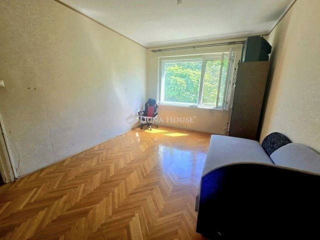 Eladó téglalakás, Pécsett 46.9 M Ft, 2 szobás