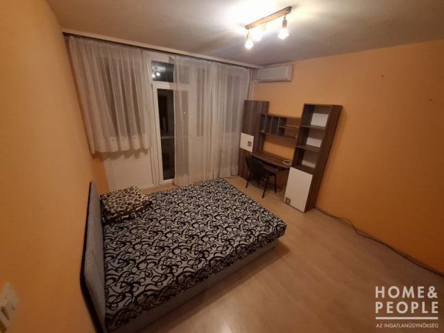 Eladó téglalakás, Szegeden 52.5 M Ft, 2 szobás
