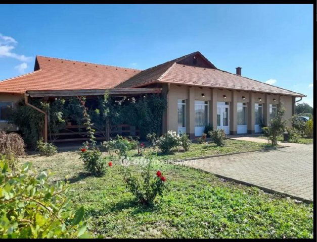Eladó üzlethelyiség, Esztáron 89 M Ft / költözzbe.hu