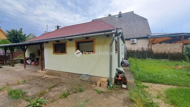 Eladó családi ház, Pécelen 42.5 M Ft, 2 szobás