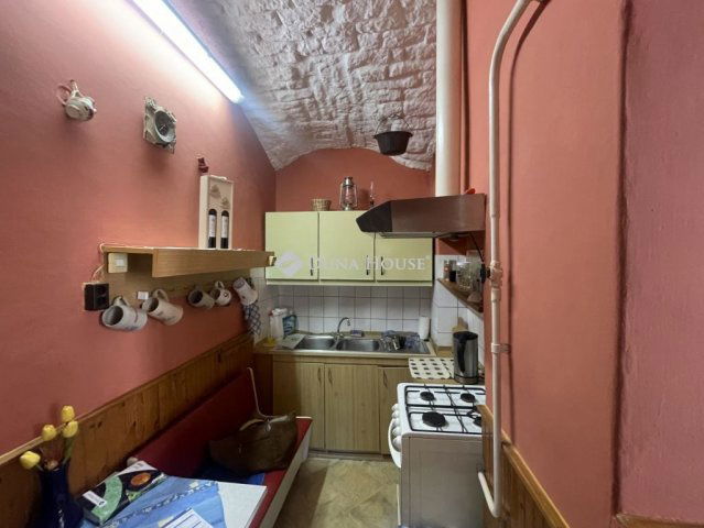 Eladó téglalakás, Sopronban 28 M Ft, 2 szobás