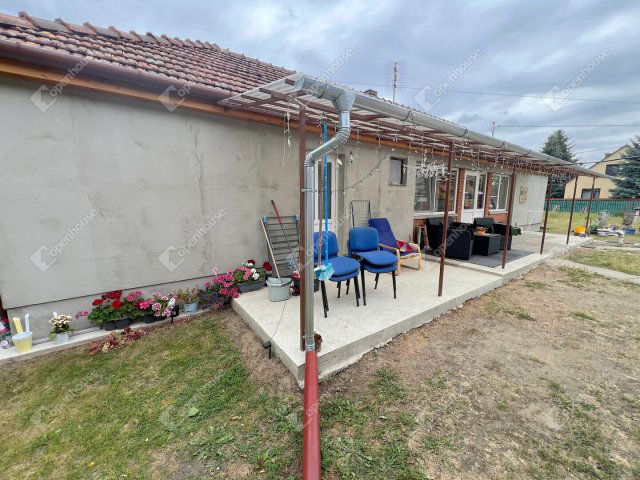 Eladó családi ház, Pilisen 49.5 M Ft, 4 szobás