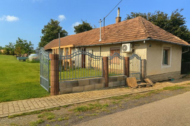 Eladó családi ház, Csehiben 11.5 M Ft, 1 szobás