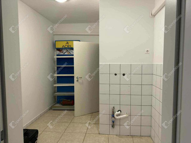 Kiadó üzlethelyiség, Győrött 250 E Ft / hó