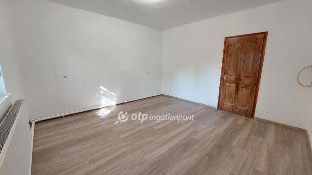 Eladó családi ház, Kisújszálláson 25 M Ft, 3 szobás