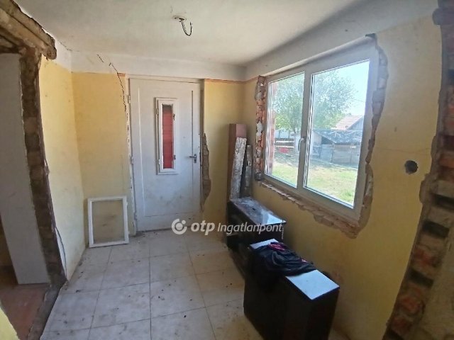 Eladó családi ház, Tiszapüspökin 11.5 M Ft, 2 szobás