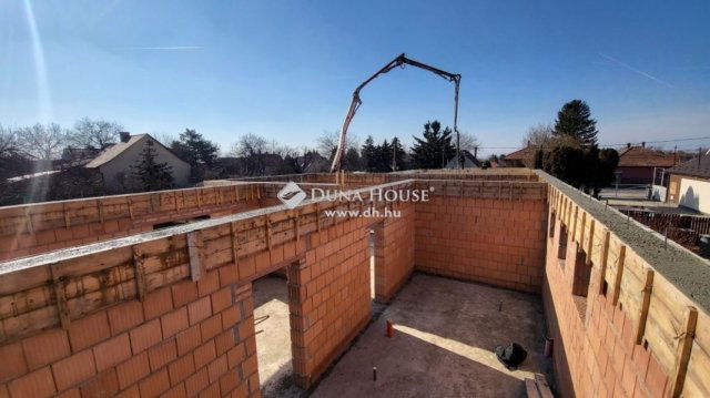 Eladó ikerház, Érden 119.9 M Ft, 4 szobás / költözzbe.hu