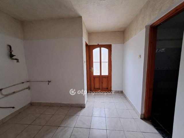 Eladó családi ház, Kisújszálláson 18 M Ft, 2+2 szobás