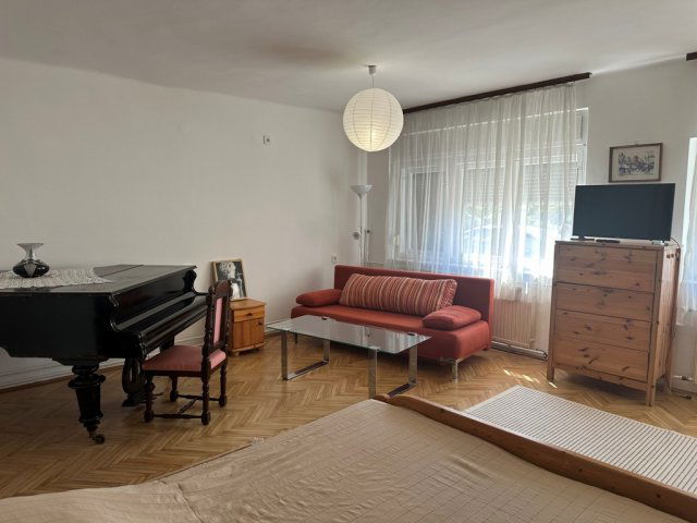 Kiadó téglalakás, albérlet, Pécsett 160 E Ft / hó, 1 szobás