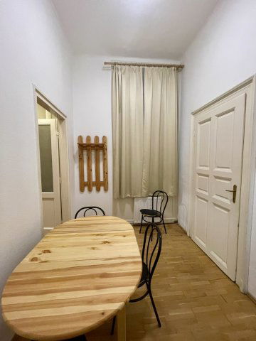 Eladó téglalakás, Budapesten, VI. kerületben, Jókai utcában