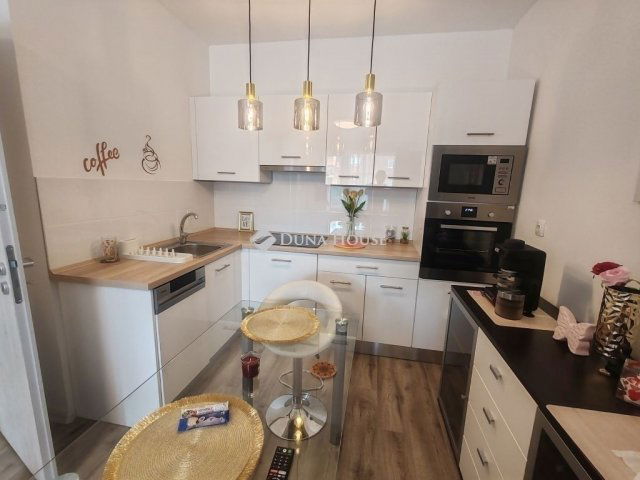 Eladó téglalakás, Budapesten, XVIII. kerületben 73.99 M Ft