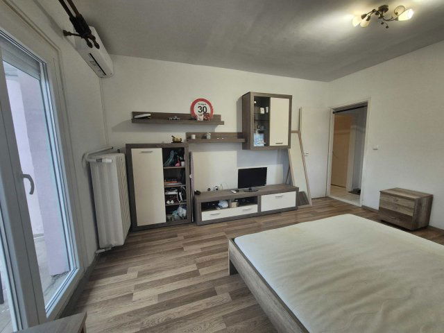 Kiadó panellakás, albérlet, Pécsett, Építők útján, 2 szobás