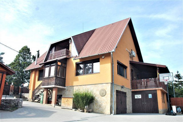 Eladó családi ház, Pencen 180 M Ft, 4 szobás