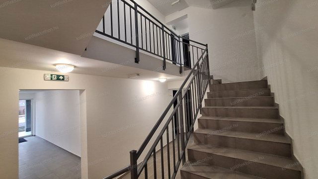 Eladó téglalakás, Jászberényben 55.575 M Ft, 2 szobás