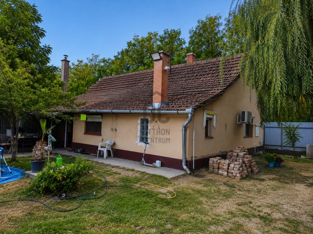 Eladó családi ház, Cegléden 29 M Ft, 4 szobás