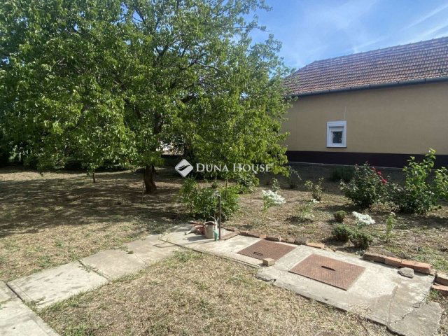 Eladó családi ház, Gádoroson 15 M Ft, 2 szobás