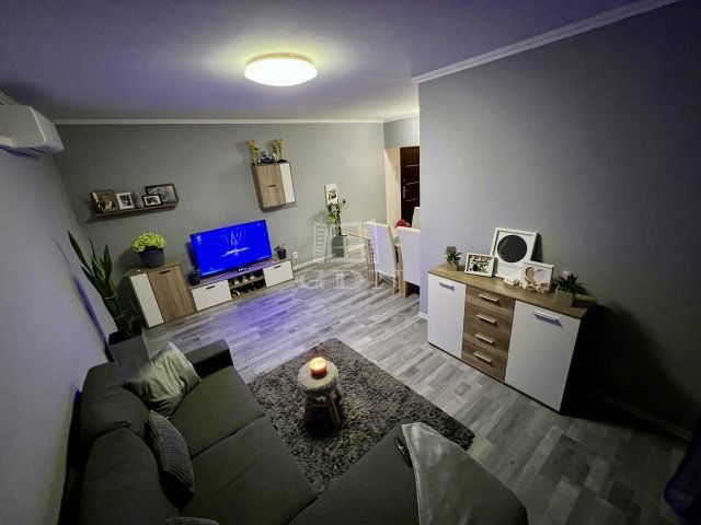 Eladó panellakás, Veszprémben 55.9 M Ft, 1+2 szobás