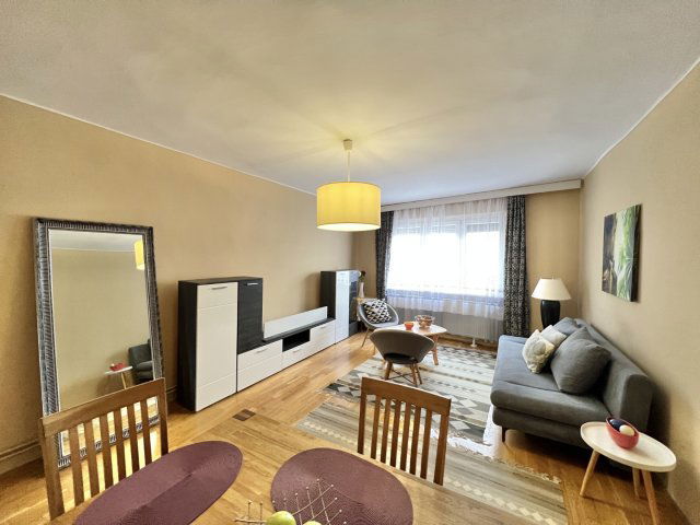 Kiadó téglalakás, albérlet, Kaposváron, Fő utcában, 2 szobás