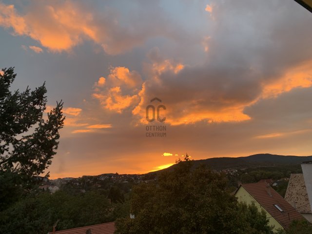 Eladó téglalakás, Szentendrén 89.9 M Ft, 4 szobás