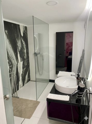 Eladó téglalakás, Budapesten, VI. kerületben 60 M Ft, 1+1 szobás