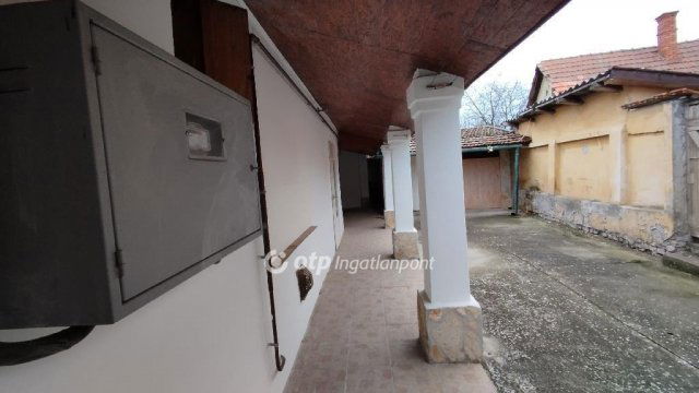 Eladó családi ház, Jászberényben 17.5 M Ft, 1 szobás