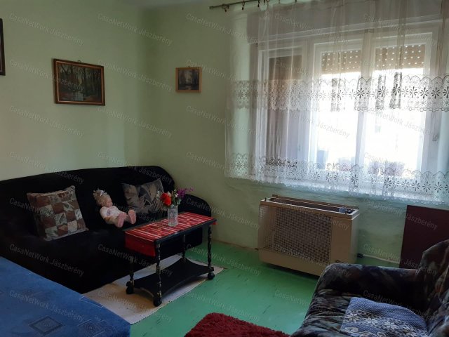 Eladó családi ház, Erdőtelken 10.5 M Ft, 2 szobás