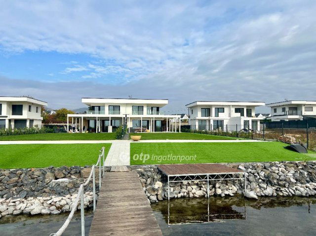 Eladó ikerház, Balatonakaliban 498 M Ft, 4 szobás