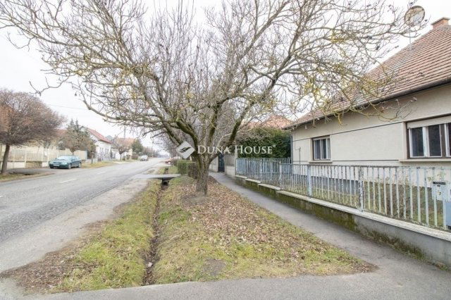 Eladó családi ház, Ecseren 79.9 M Ft, 3 szobás