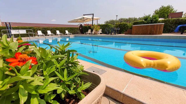 Eladó hotel, Bakson, Fő utcában 349 M Ft, 20+5 szobás