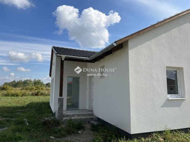 Eladó családi ház, Ráckevén 88.9 M Ft, 4 szobás