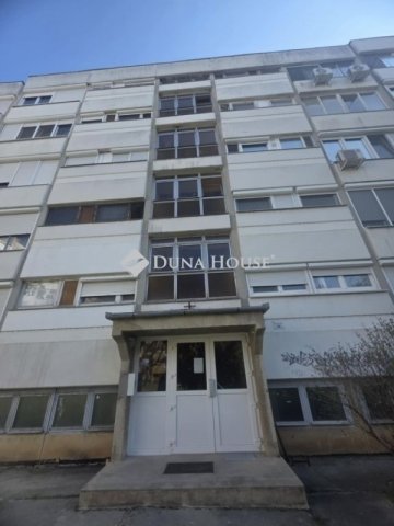 Eladó panellakás, Pécsett 39.9 M Ft, 2 szobás