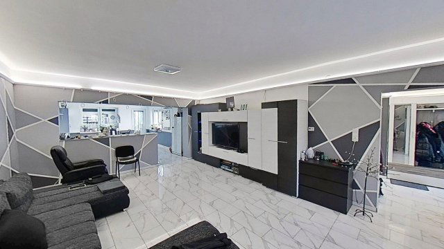 Eladó családi ház, Bonyhádon 260 M Ft, 7+3 szobás