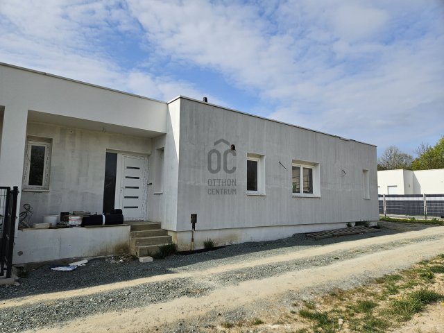 Eladó ikerház, Kőszegen 88.88 M Ft, 3 szobás