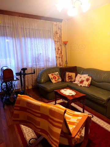 Eladó panellakás, Móron 46.9 M Ft, 3 szobás