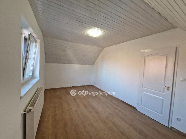 Eladó családi ház, Csornán 44.9 M Ft, 4 szobás